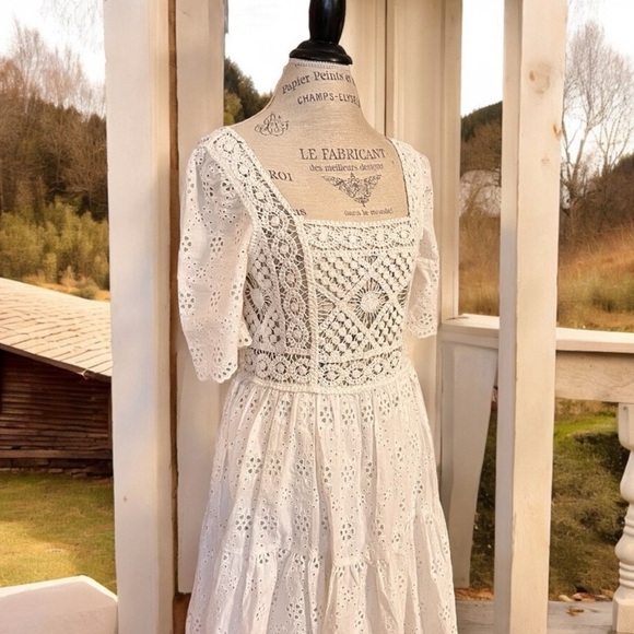 Gorgeous white crochet and eyelet puffed sleeve dress Bohemian Beautiful - Picture 4 of 16